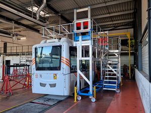 2001661 – Mobile platform for bus maintenance