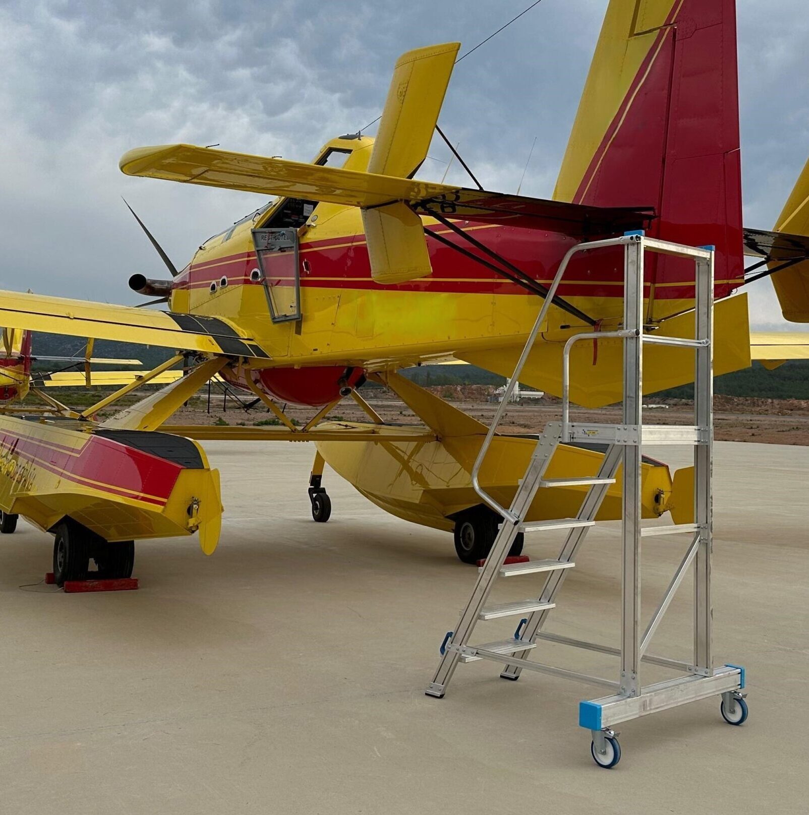 1010006 AIR TRACTOR – Mobile work platform